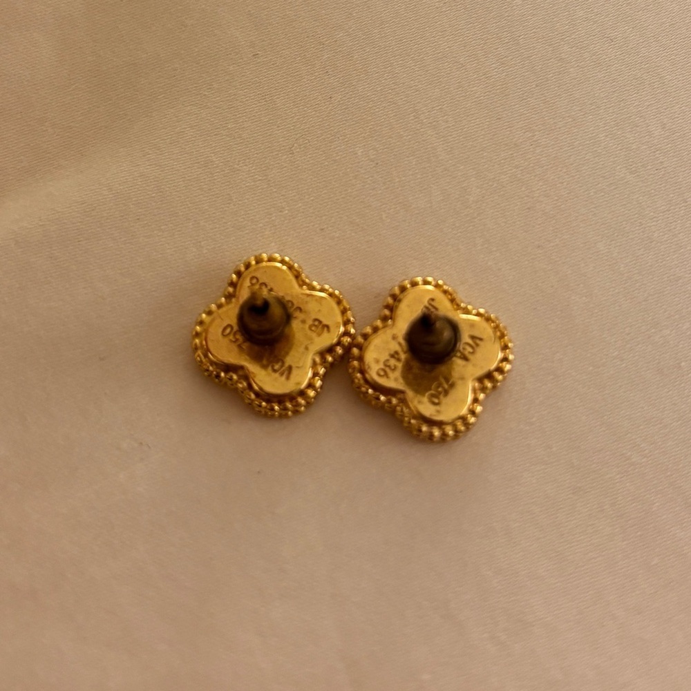 Pearl clover gold trim earrings studs flower Elegant Gold and White Floral - Picture 5 of 6